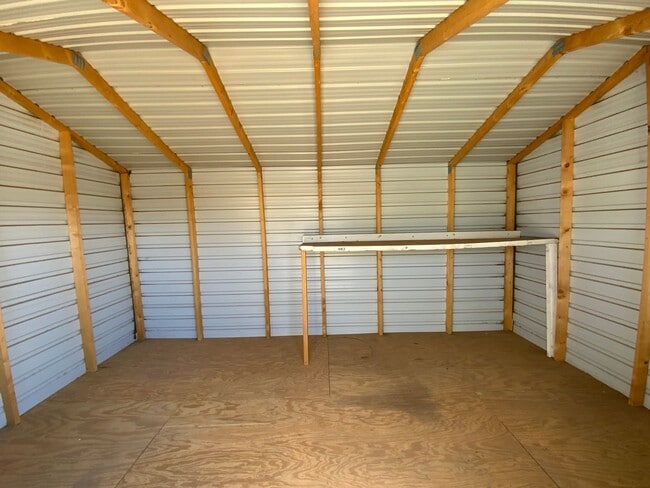 Building Photo - 3 Bedroom Single Story Home Available Near...