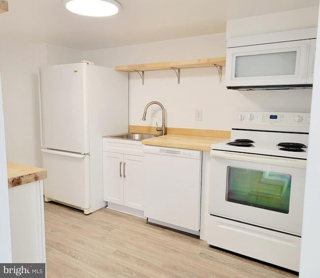 Building Photo - 233 Kern St