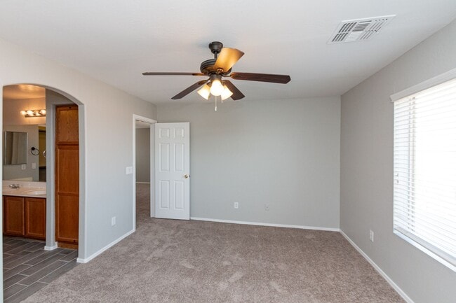 Building Photo - 31569 N Sundown Dr