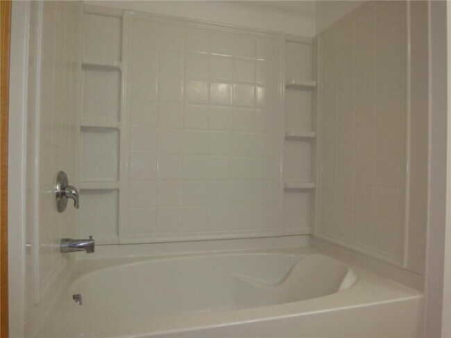 Building Photo - 11846 Emery Village Dr N