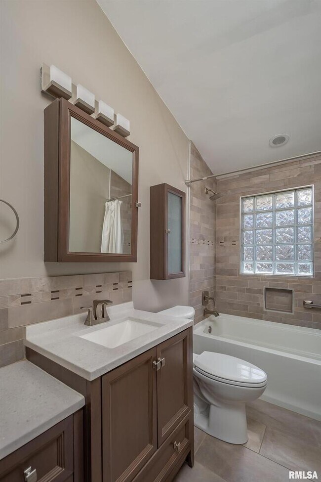 Building Photo - 4640 5th Ave