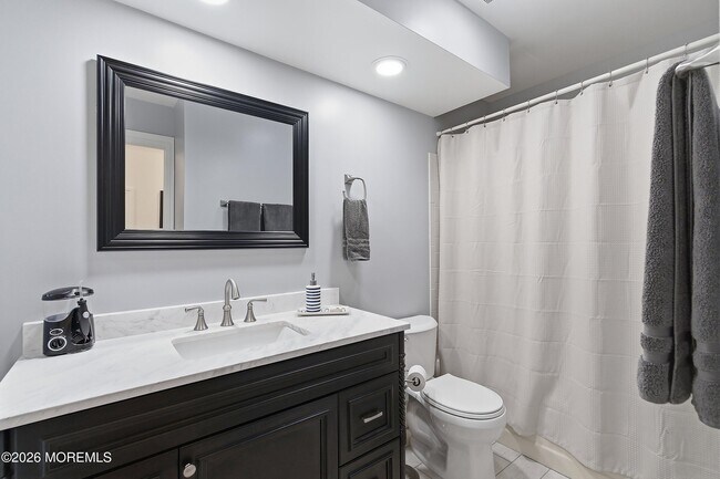 Building Photo - 327 Sequoia Ct