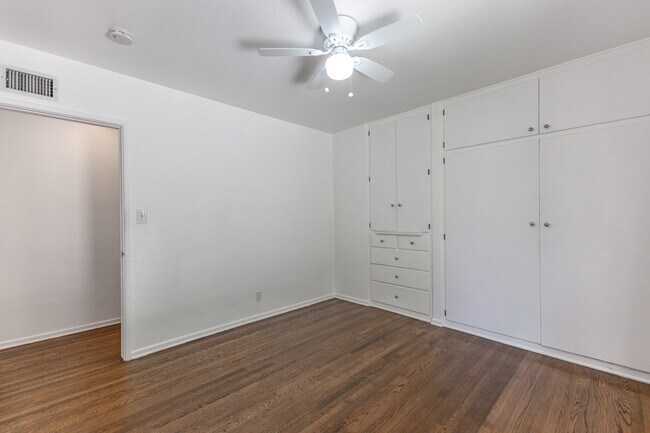 Building Photo - 1290 Clubhouse Dr