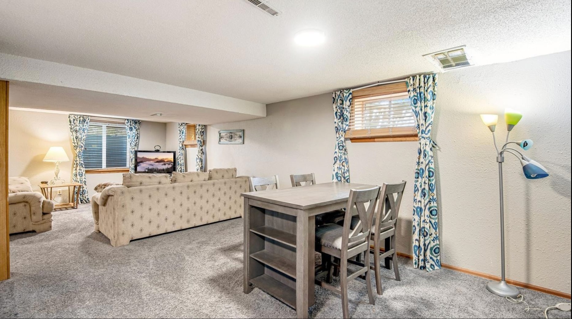 Building Photo - 8261 W Portland Ave