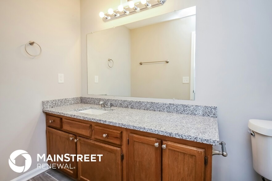 Building Photo - 5927 Brookside Dr SE