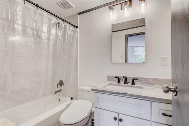 Building Photo - 2637 Peachtree Rd NE