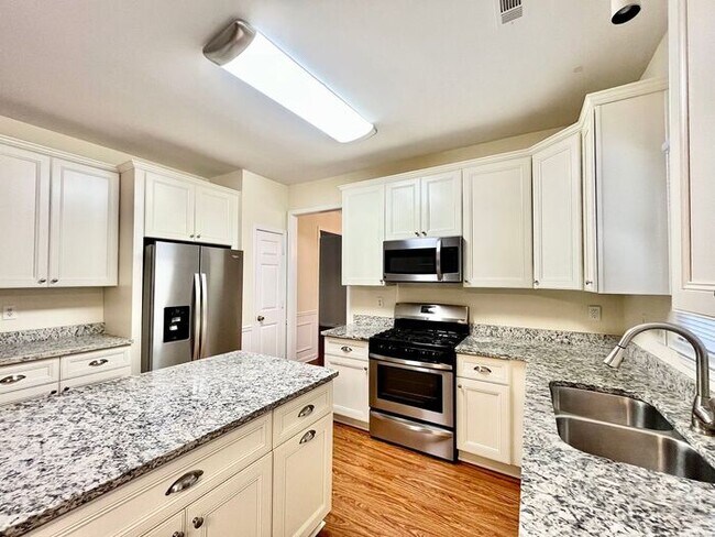 Building Photo - 3165 Maple Terrace Dr