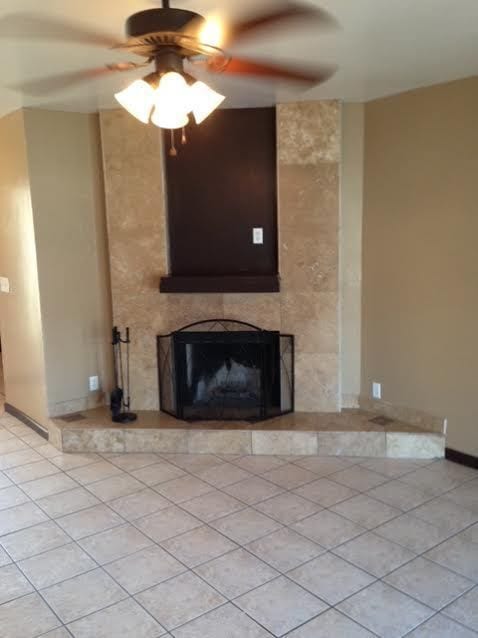 Building Photo - 3 Bedroom Condo in Sunset Mesa
