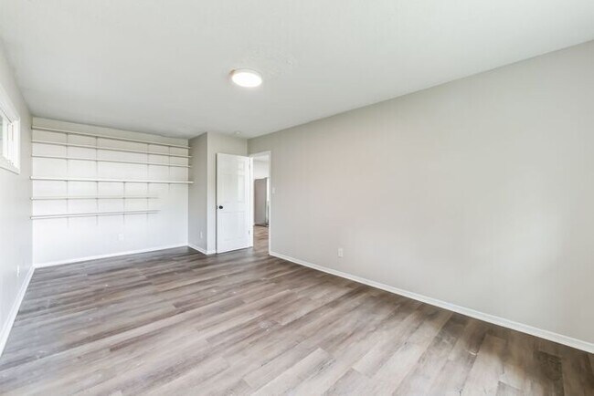 Building Photo - 9302 Holbrook Dr