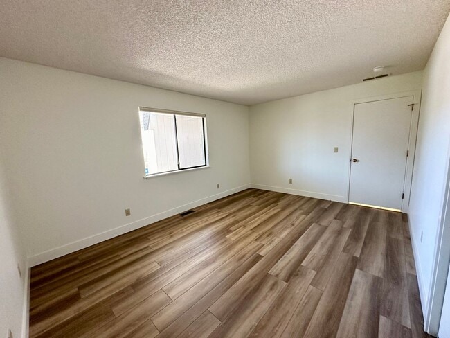 Building Photo - Sweeping Views of Yakima Valley