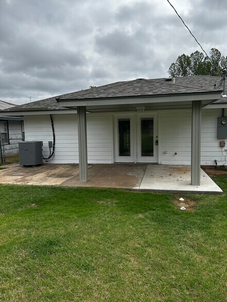Building Photo - 2129 Turner Dr