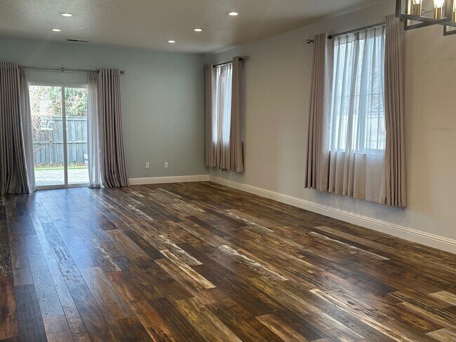 Building Photo - Curti Ranch bungalo