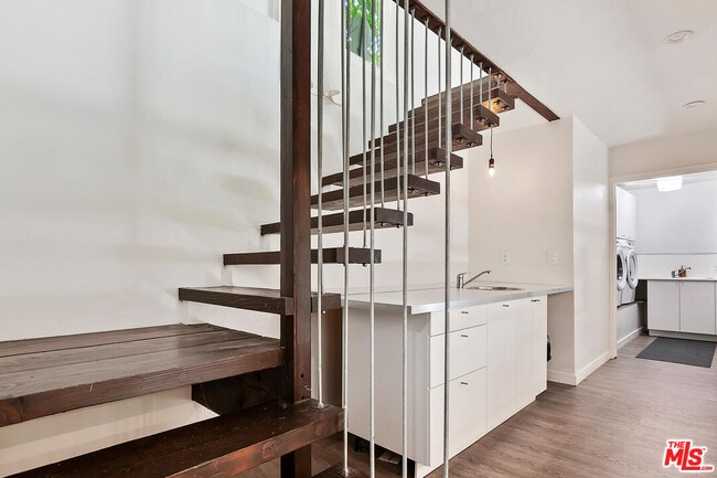 Building Photo - 3729 Reklaw Dr