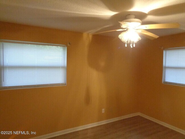 Building Photo - 1050 Mantes Ave
