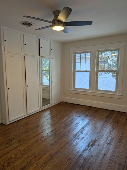 Building Photo - 2226 Windsor Ave SW