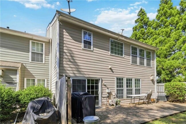 Building Photo - 105 Finchley Dr