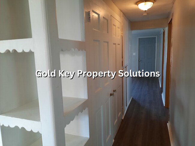 Building Photo - 4 BR 1 BA House Near Ball State with Washe...