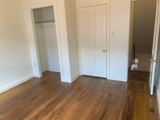 Building Photo - York City-3 Bedroom 1 Bath House