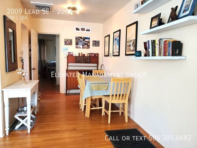 Building Photo - Super Cute, Fully Furnished! All Utilities...