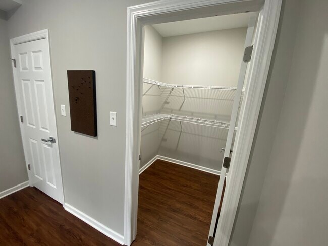 Building Photo - 5th Ave