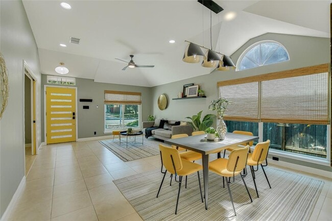 Building Photo - 10916 Sierra Oaks