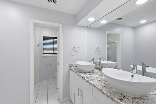 Building Photo - 5347 Rutherglenn Dr