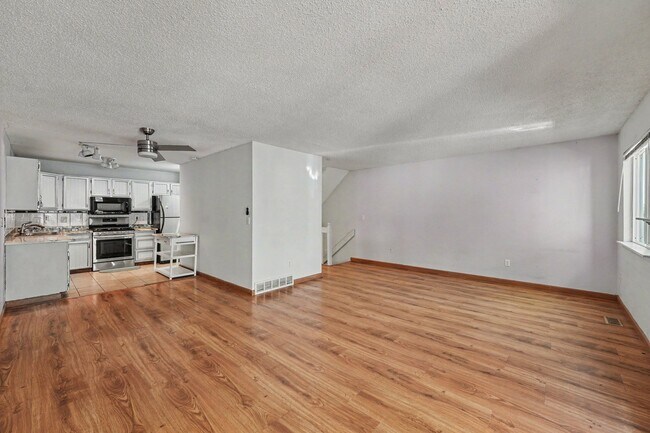 Building Photo - 1511 Seneca Cir
