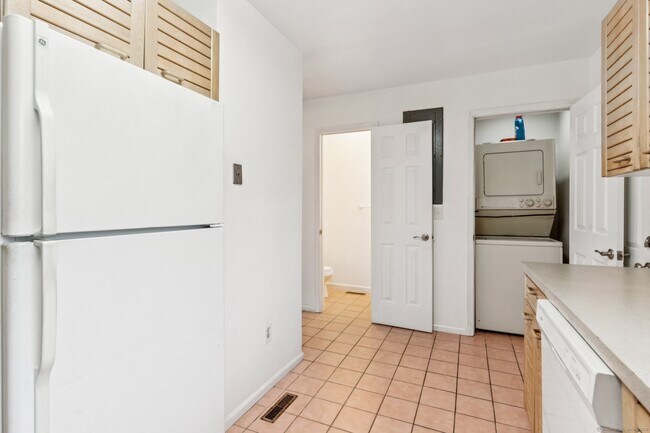 Building Photo - 16 Byington Pl