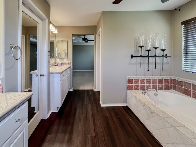Building Photo - MUST SEE! Beautiful 3 bedroom + Loft + Office Space (or convert to 4th bedroom) + Large Backyard ...