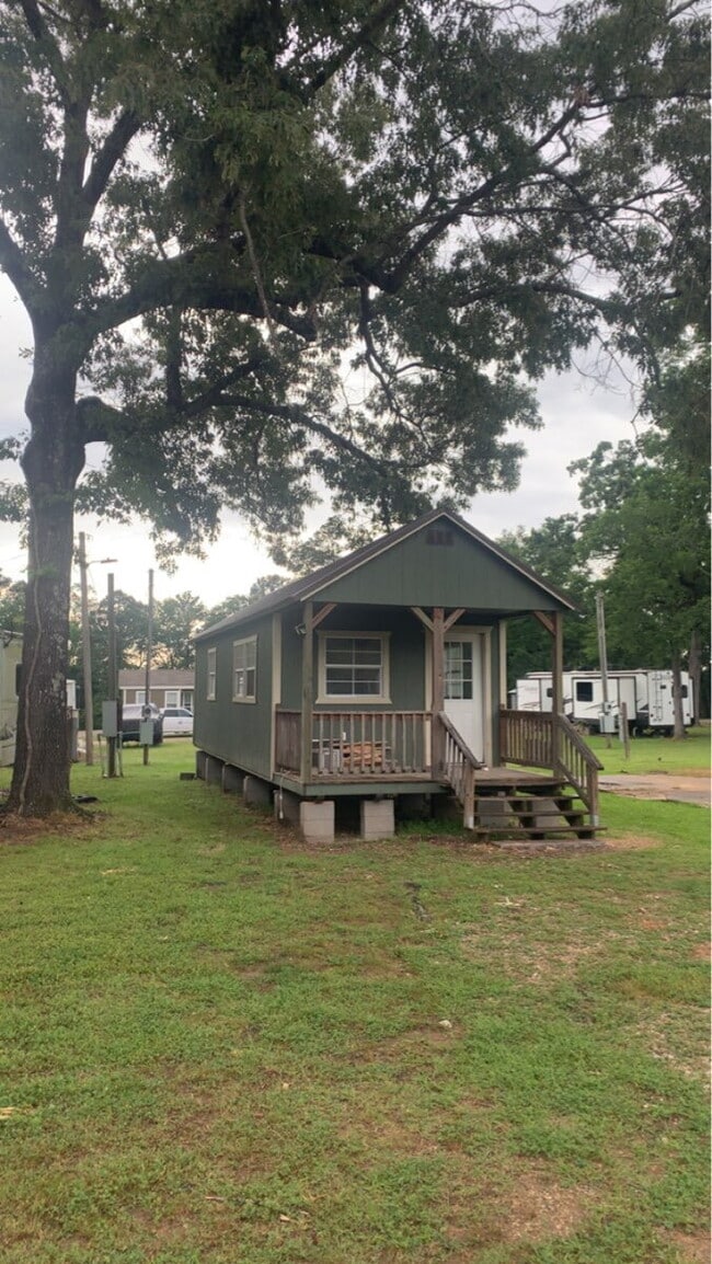 Building Photo - Tiny Home available in Longview Available after May 4th