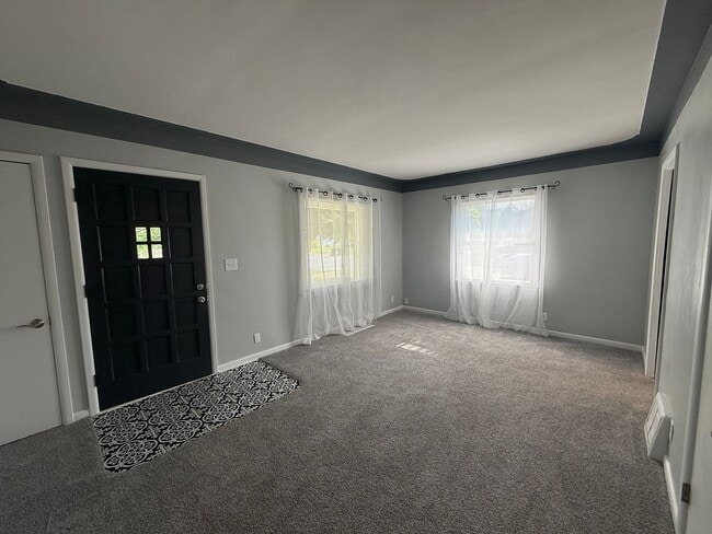 Building Photo - Beautifully Updated 2 Bed, 1 Bath Home for...