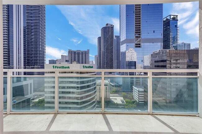 Building Photo - 950 Brickell Bay Dr