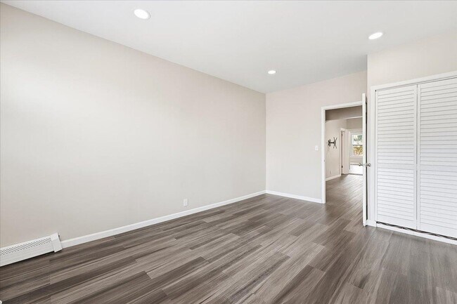 Building Photo - 169 Zabriskie St