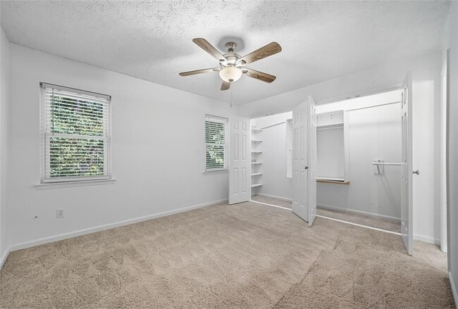 Building Photo - 6615 Sienna Ct