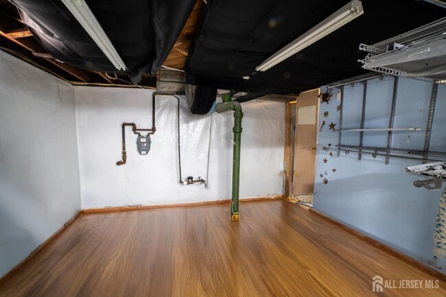 Building Photo - 341 David St