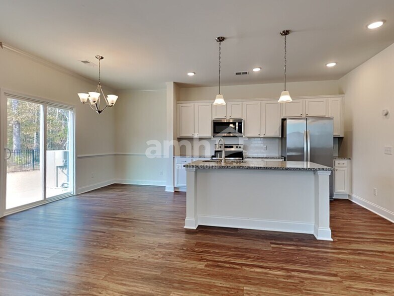 Building Photo - 117 Thatchet Dr