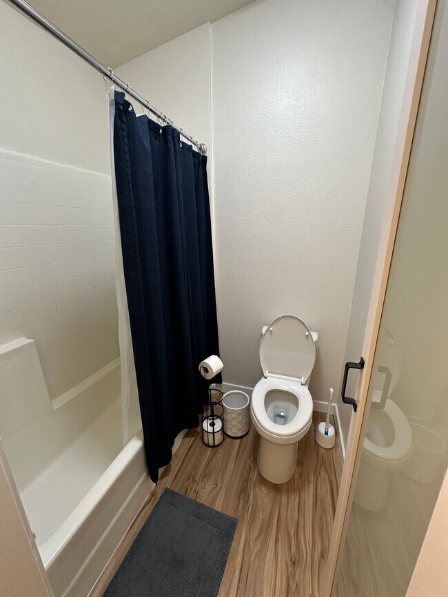 Building Photo - 7130 Woodlake Ave