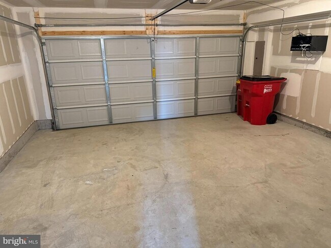 Building Photo - 147 Presidents Pointe Ave