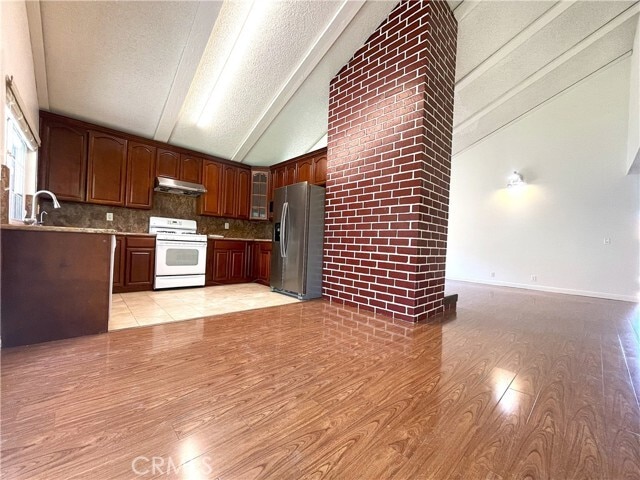 Building Photo - 16712 Stowers Ave