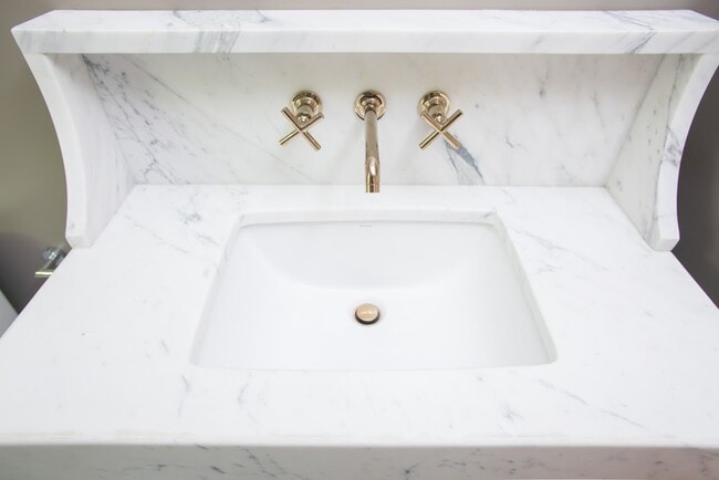 Building Photo - 2018 Englewood Ave