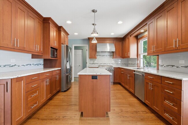 Building Photo - Spacious 4-Bedroom Home with Finished Basement and Modern Upgrades in Grayslake