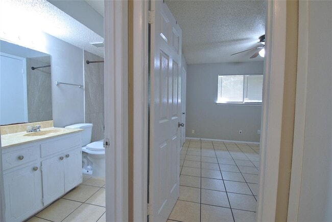 Building Photo - 1707 Onion Creek Village Dr