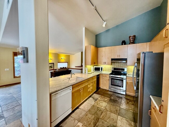 Building Photo - Snowcreek V – Stunning 4 Bed, 3 Bath Corner Unit