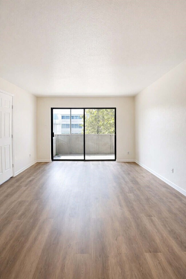 Building Photo - 3035 Walnut Bend Ln