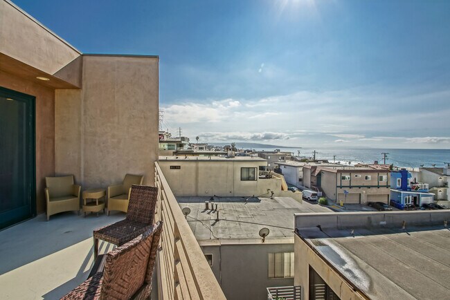 Building Photo - 308 Gull St