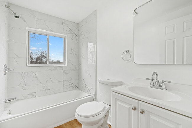 Building Photo - 198 Oneida St