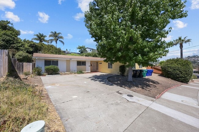 Building Photo - Private pool oasis!