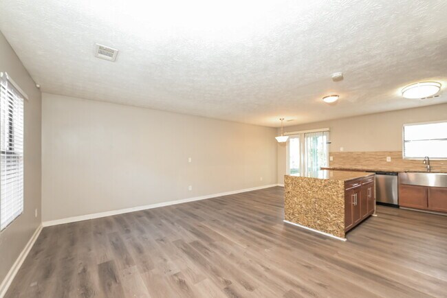 Building Photo - 4578 Old Lake Dr