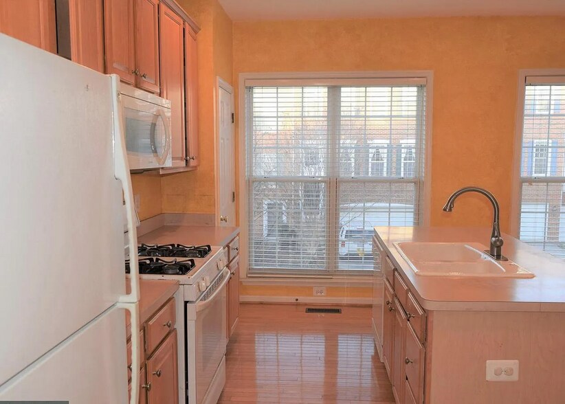 Building Photo - 13133 Rose Petal Cir