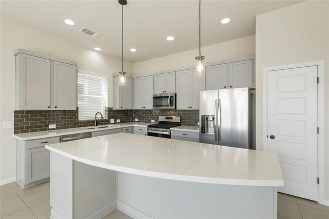 Building Photo - 13608 Cibolo Trace